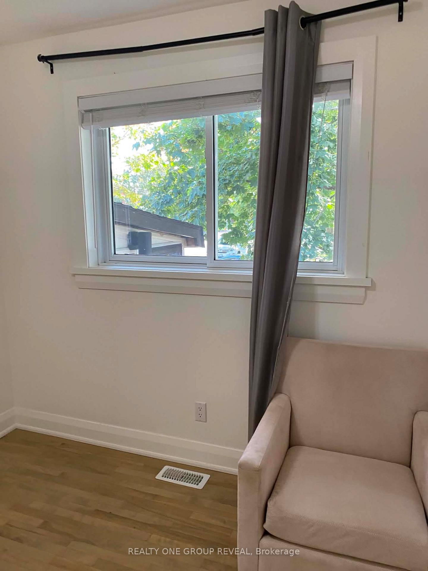 Photo 10 of Unit Main, 756 Cummings Avenue, Ottawa, Castle Heights/Rideau High — HOMEH