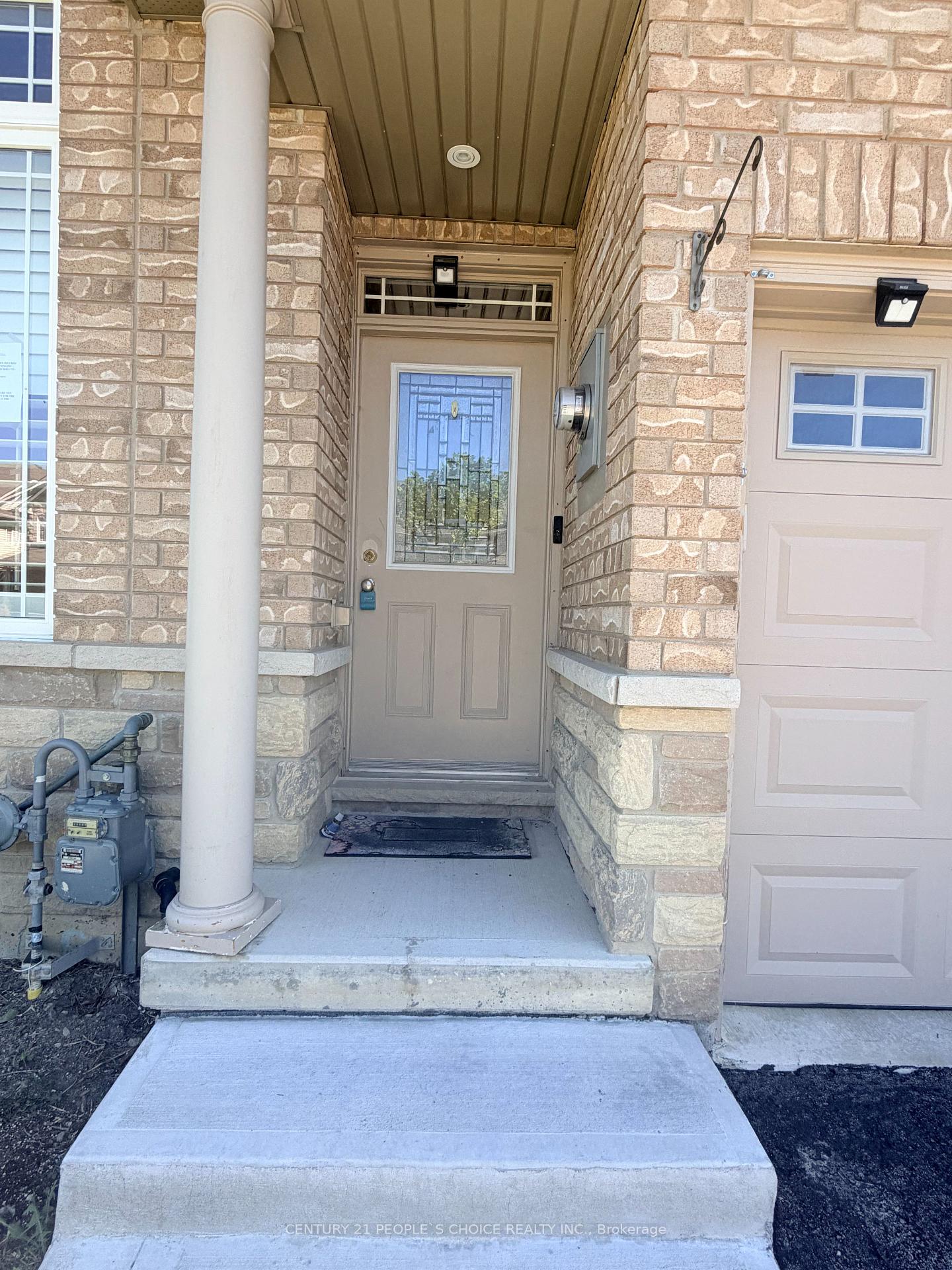 Photo 2 of 4 Charleswood Crescent, Hamilton, Rural Glanbrook — HOMEH