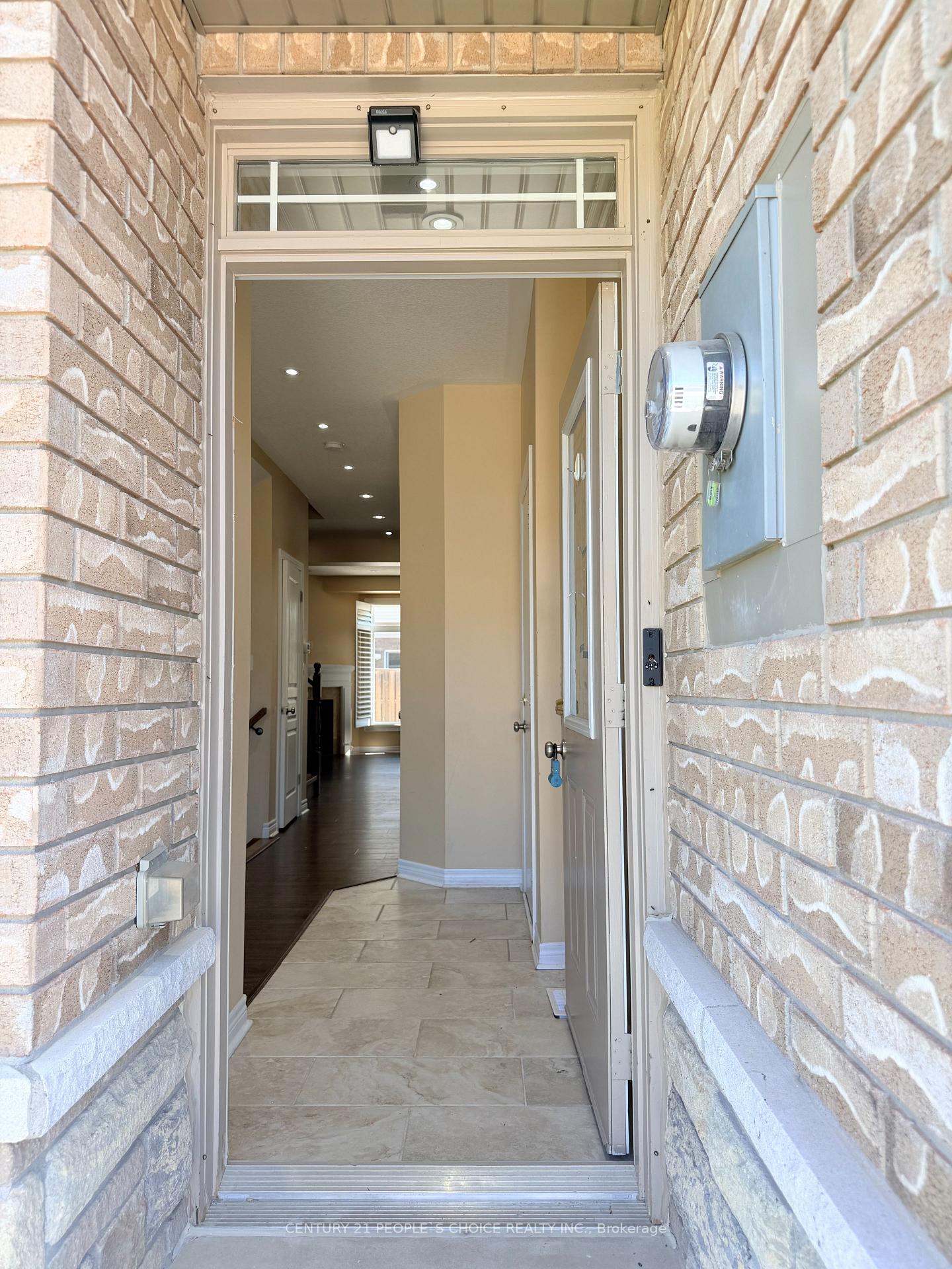 Photo 3 of 4 Charleswood Crescent, Hamilton, Rural Glanbrook — HOMEH