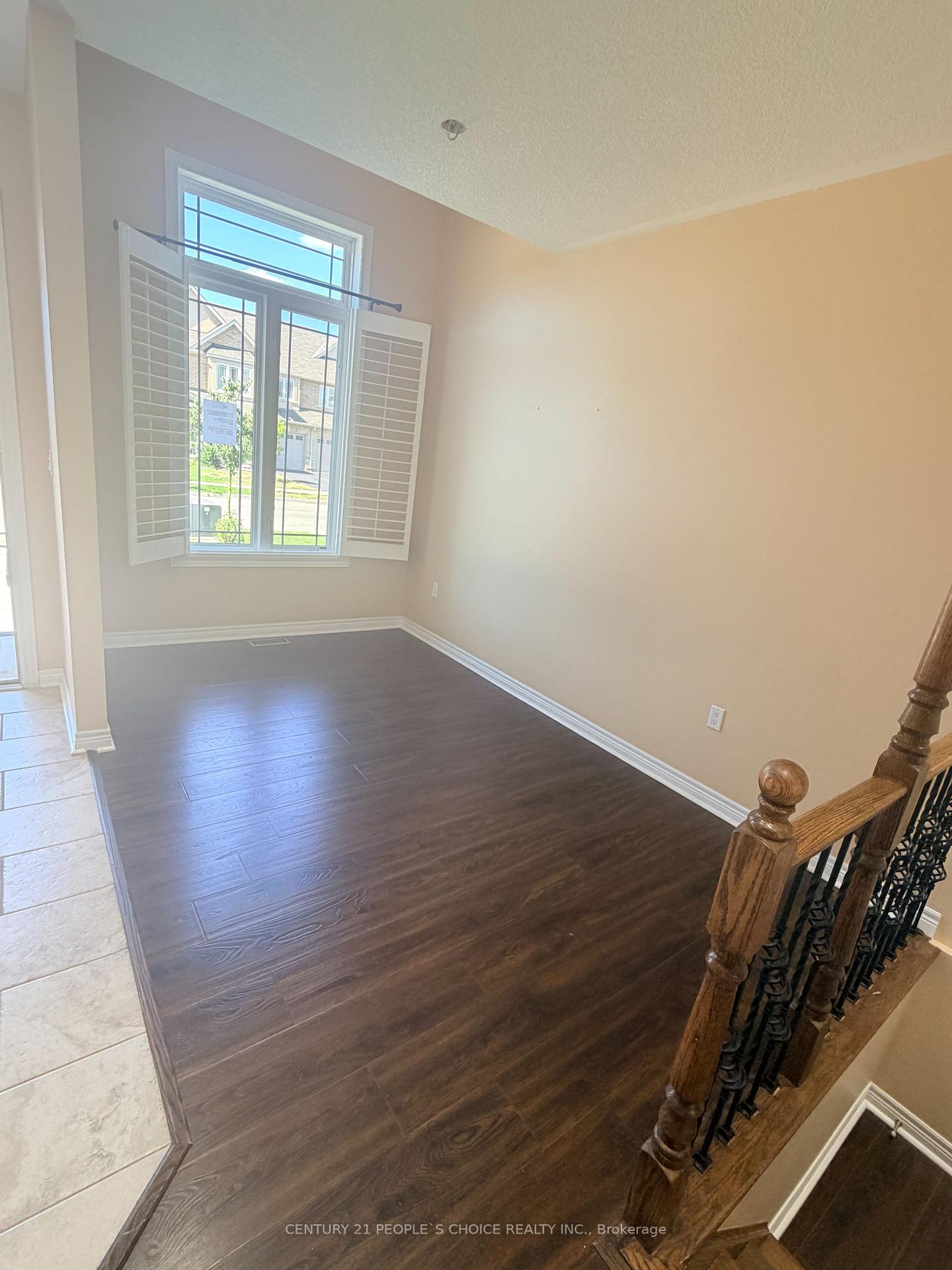 Photo 5 of 4 Charleswood Crescent, Hamilton, Rural Glanbrook — HOMEH