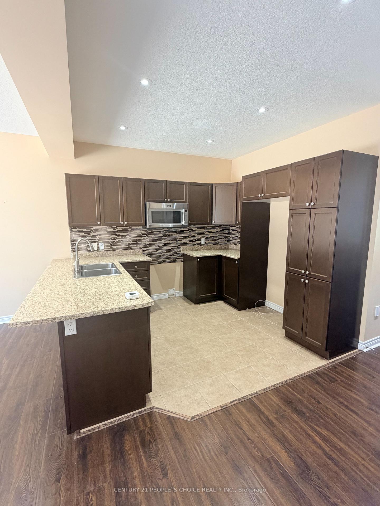 Photo 8 of 4 Charleswood Crescent, Hamilton, Rural Glanbrook — HOMEH