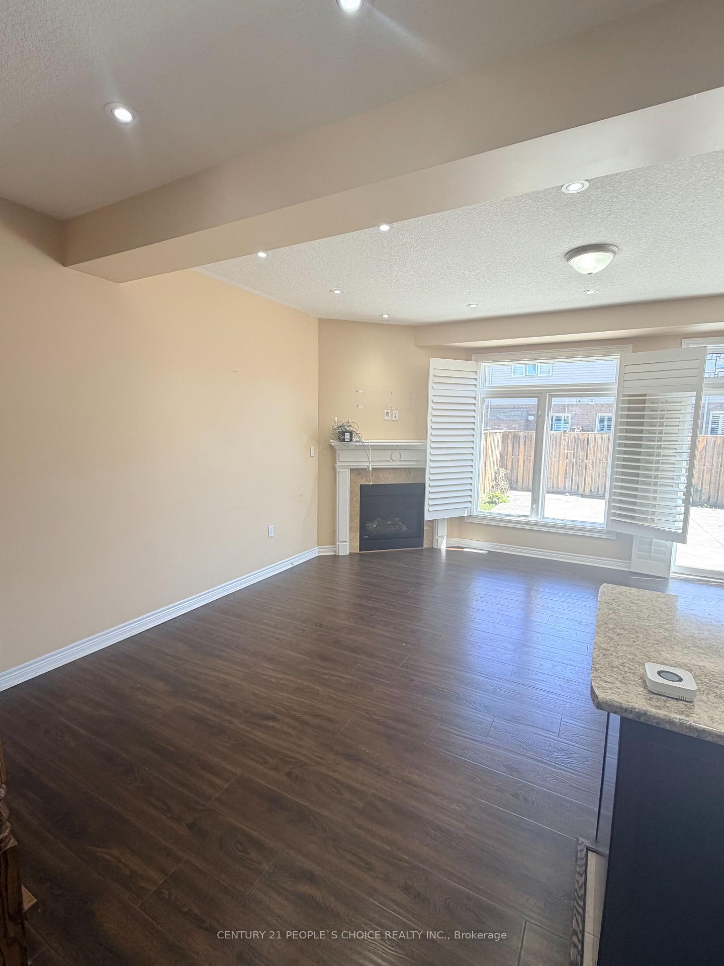 Photo 10 of 4 Charleswood Crescent, Hamilton, Rural Glanbrook — HOMEH