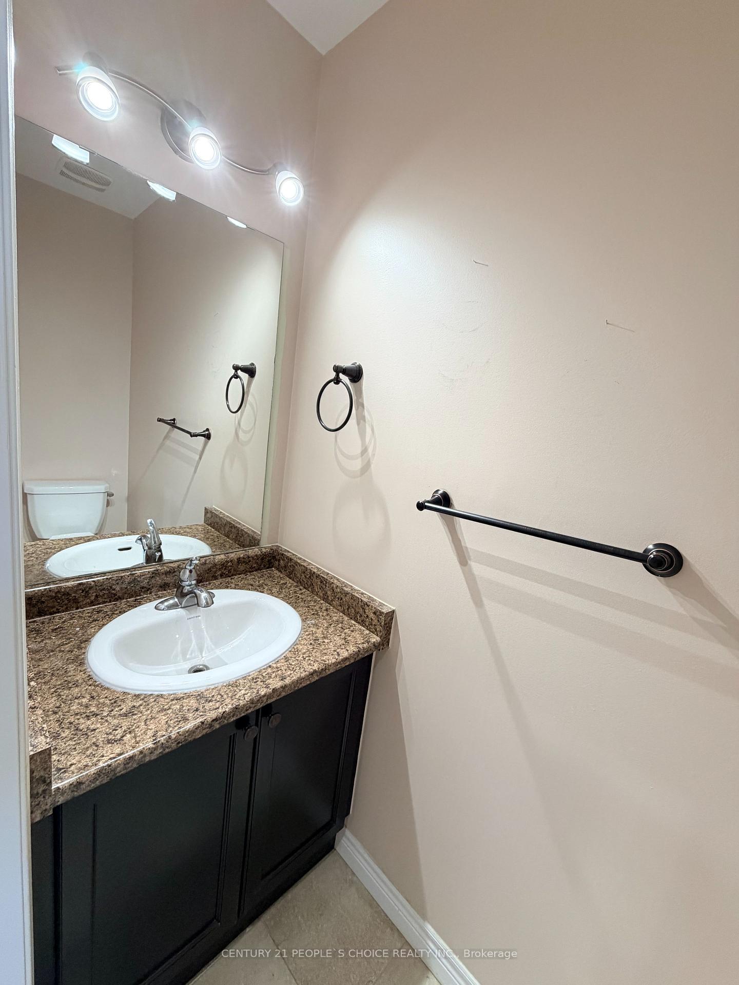Photo 12 of 4 Charleswood Crescent, Hamilton, Rural Glanbrook — HOMEH