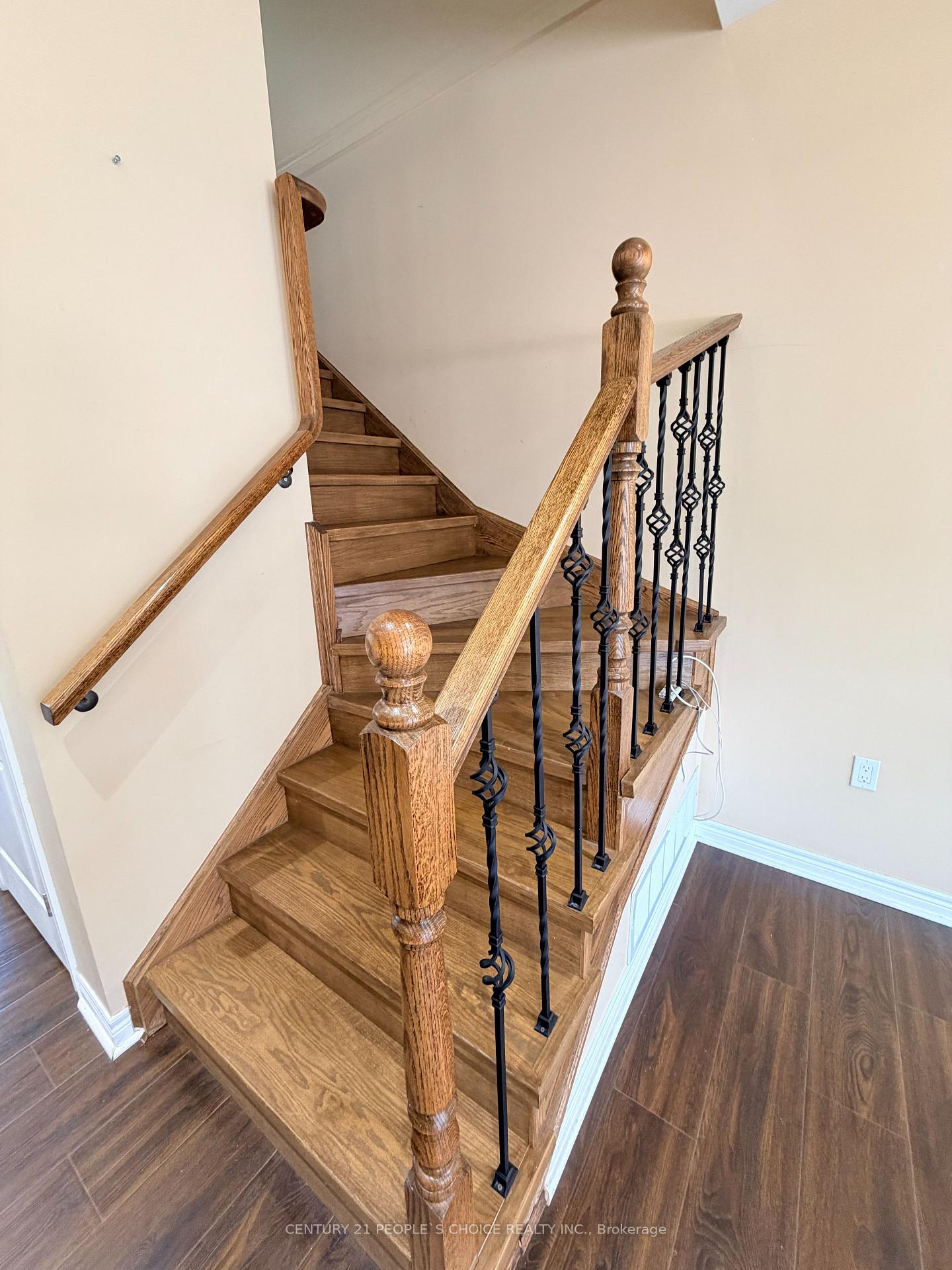 Photo 14 of 4 Charleswood Crescent, Hamilton, Rural Glanbrook — HOMEH