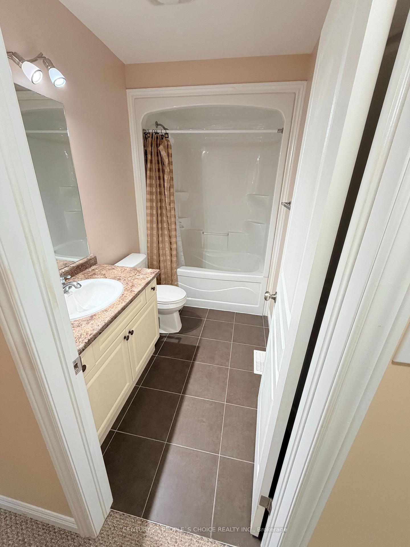 Photo 23 of 4 Charleswood Crescent, Hamilton, Rural Glanbrook — HOMEH