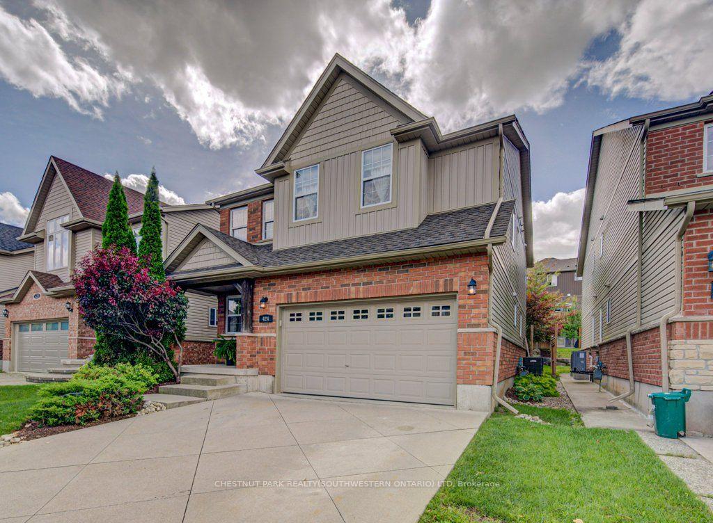 Photo 2 of 424 Sauve Crescent, Waterloo, Beechwood West — HOMEH