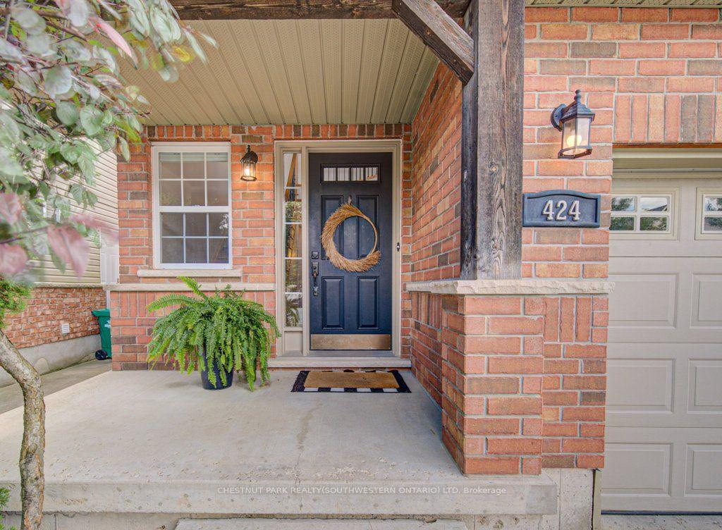 Photo 4 of 424 Sauve Crescent, Waterloo, Beechwood West — HOMEH