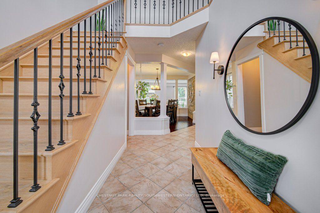 Photo 6 of 424 Sauve Crescent, Waterloo, Beechwood West — HOMEH