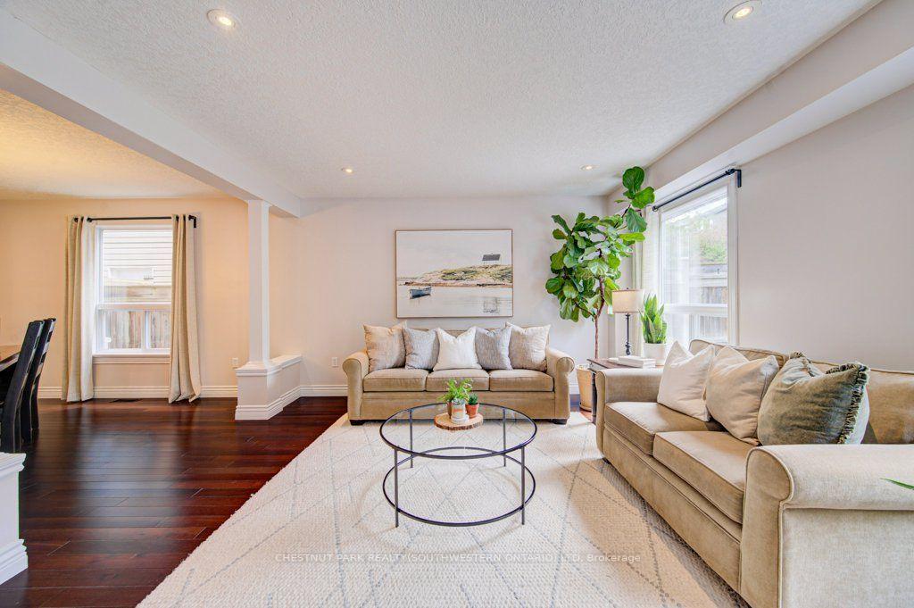 Photo 11 of 424 Sauve Crescent, Waterloo, Beechwood West — HOMEH