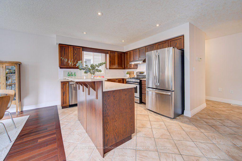 Photo 12 of 424 Sauve Crescent, Waterloo, Beechwood West — HOMEH