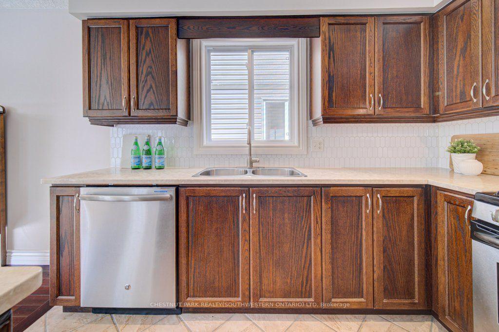 Photo 14 of 424 Sauve Crescent, Waterloo, Beechwood West — HOMEH