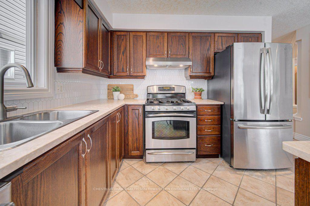 Photo 15 of 424 Sauve Crescent, Waterloo, Beechwood West — HOMEH