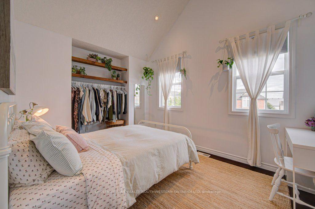 Photo 22 of 424 Sauve Crescent, Waterloo, Beechwood West — HOMEH