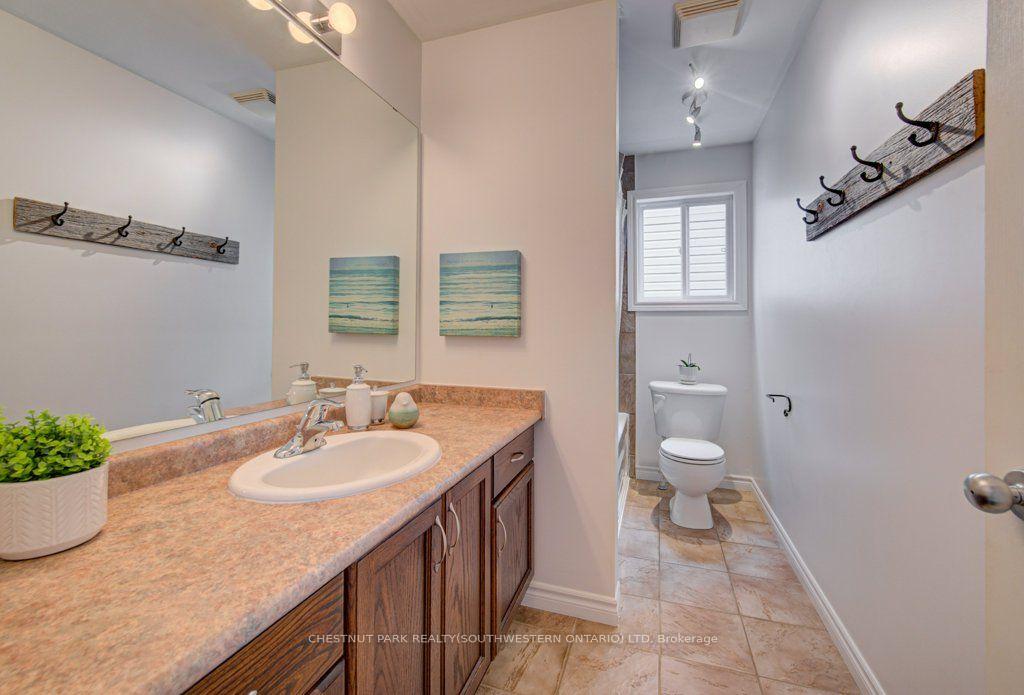 Photo 24 of 424 Sauve Crescent, Waterloo, Beechwood West — HOMEH