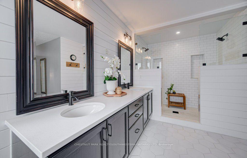 Photo 32 of 424 Sauve Crescent, Waterloo, Beechwood West — HOMEH