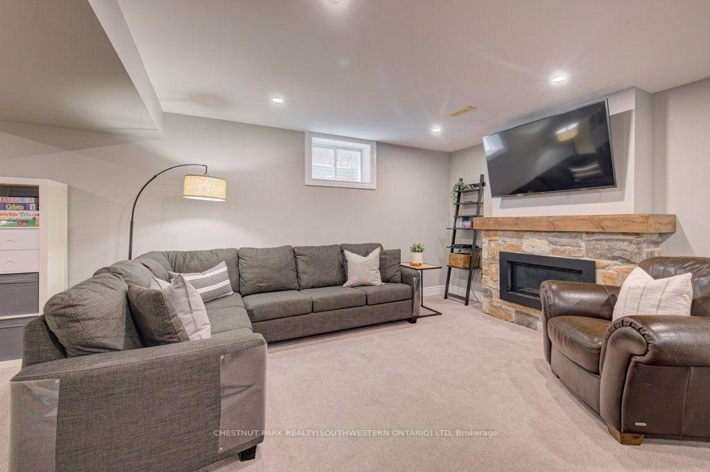 Photo 37 of 424 Sauve Crescent, Waterloo, Beechwood West — HOMEH