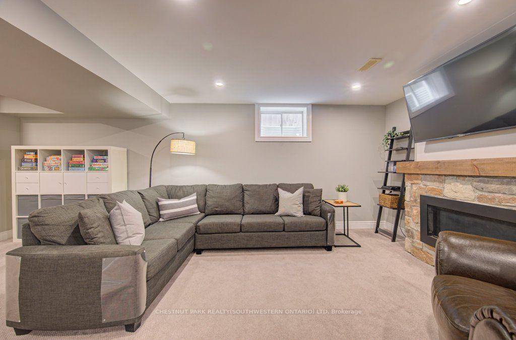 Photo 38 of 424 Sauve Crescent, Waterloo, Beechwood West — HOMEH
