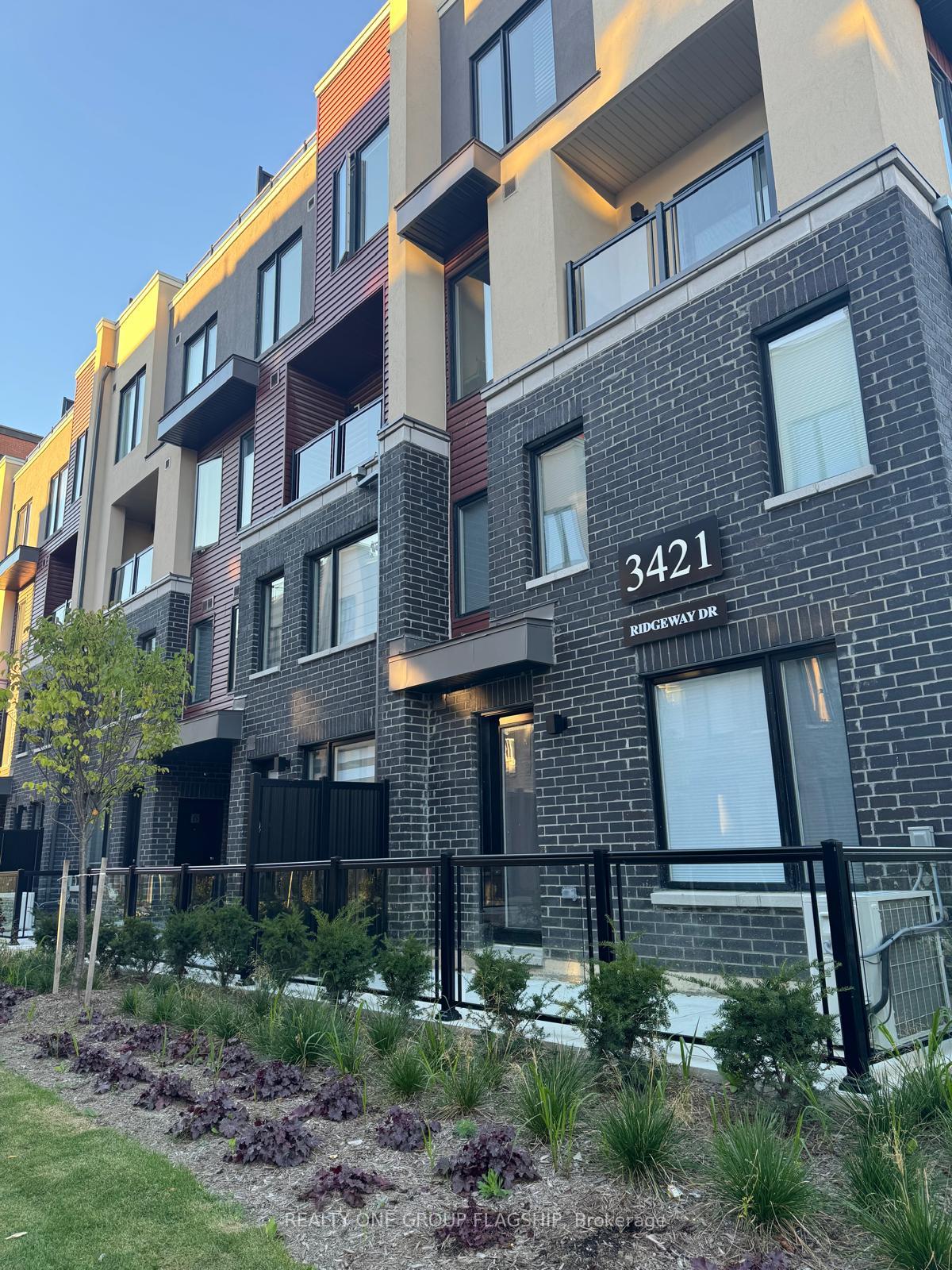 Photo 2 of Unit 11, 3421 Ridgeway Drive, Mississauga, Erin Mills — HOMEH