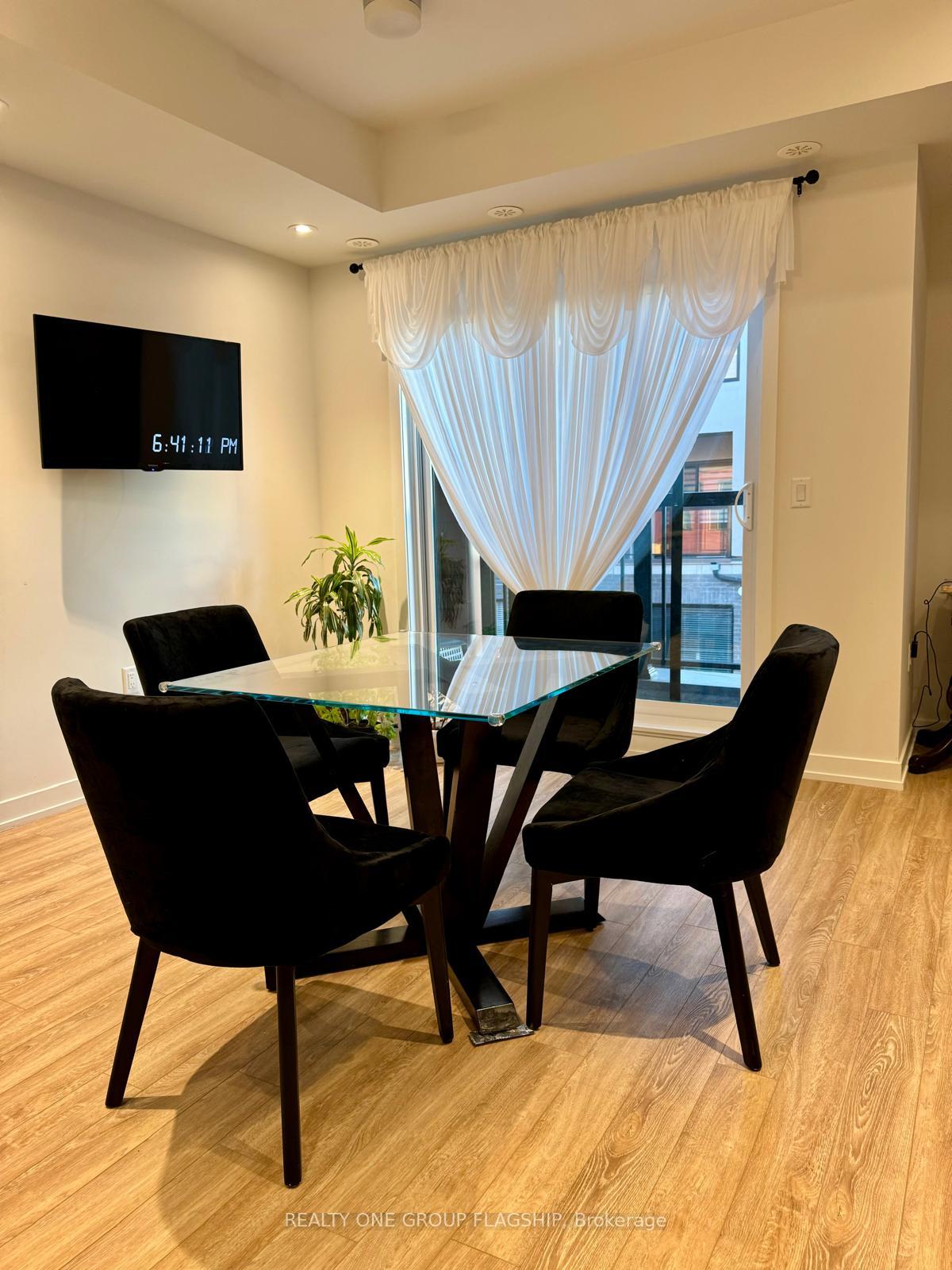 Photo 4 of Unit 11, 3421 Ridgeway Drive, Mississauga, Erin Mills — HOMEH