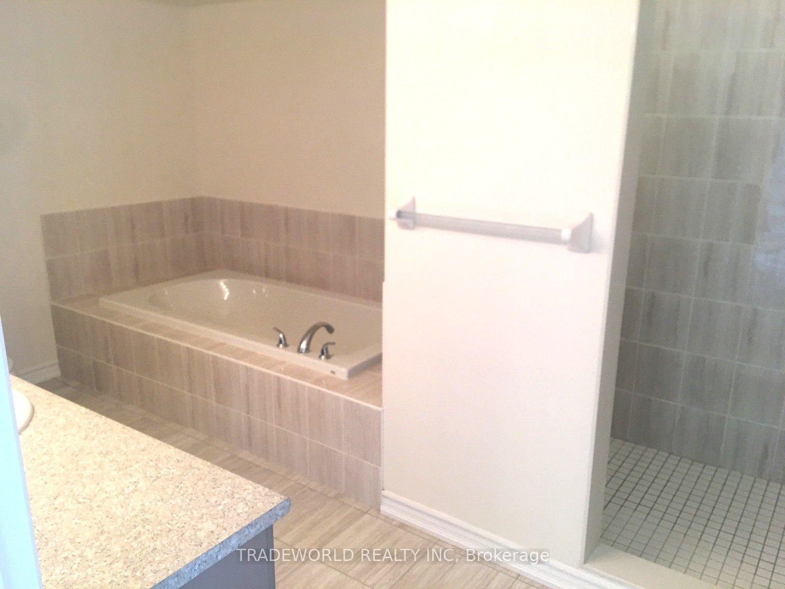 Photo 6 of Unit 40, 181 Parktree Drive, Vaughan, Maple — HOMEH