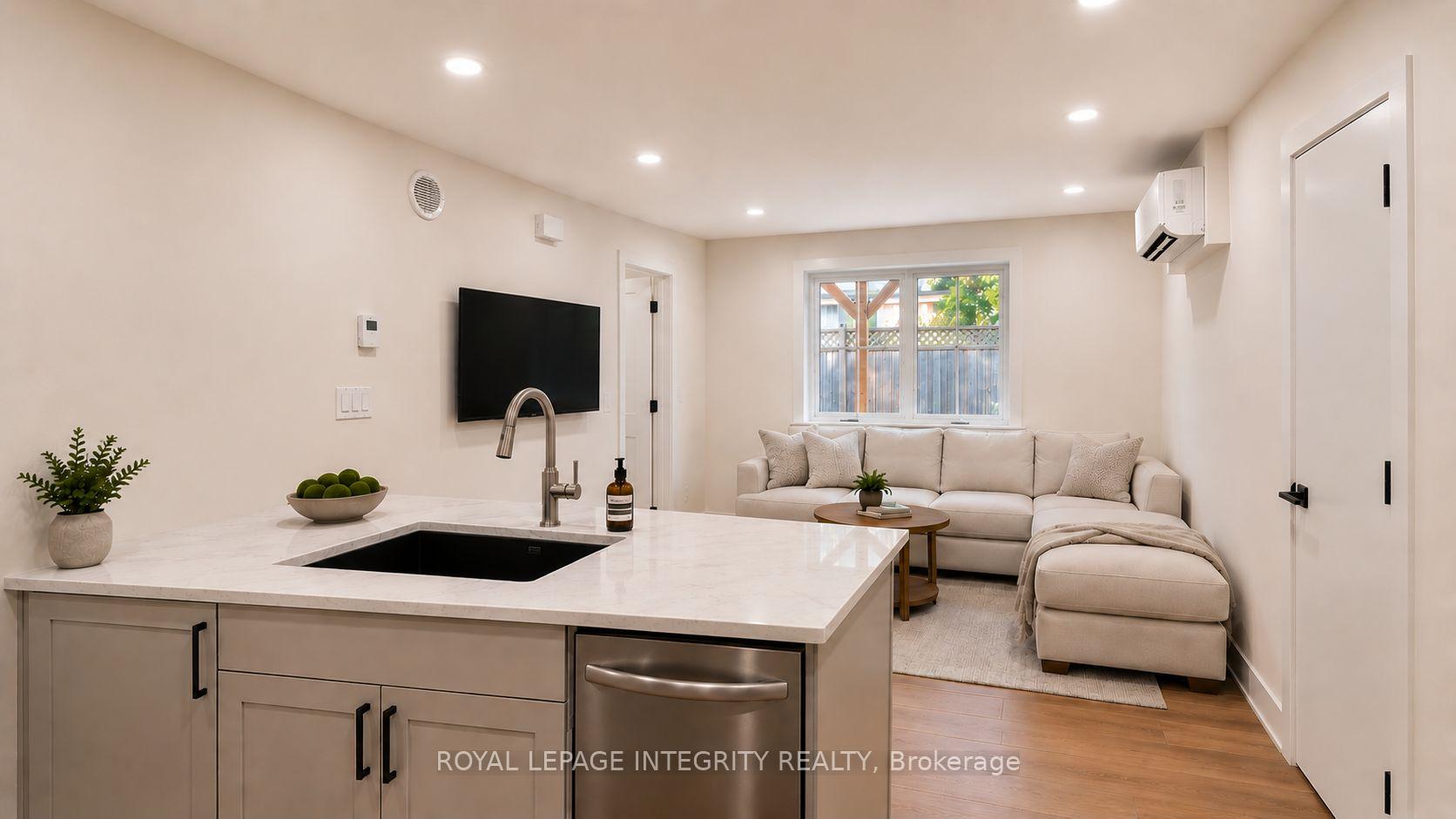 Photo 8 of Unit B, 374 Berkley Avenue, Ottawa, Westboro West — HOMEH