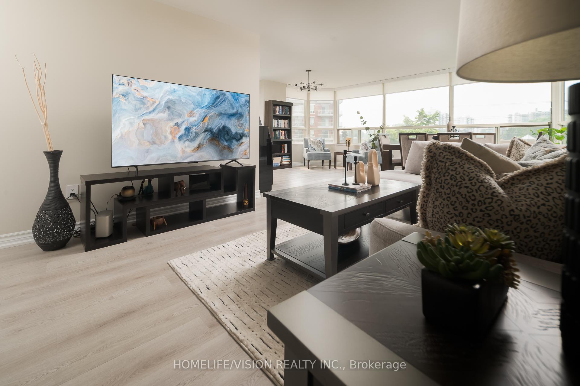 Photo 2 of Unit 413, 7 Townsgate Drive, Vaughan, Crestwood-Springfarm-Yorkhill — HOMEH