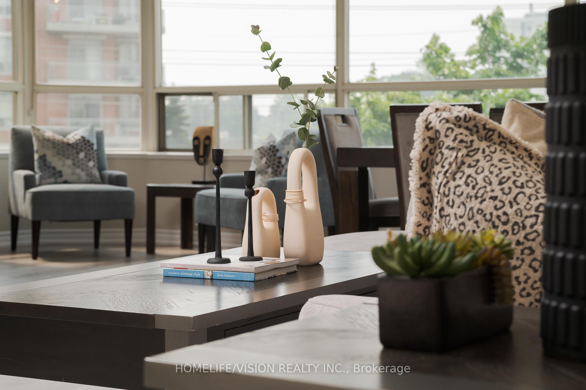 Photo 6 of Unit 413, 7 Townsgate Drive, Vaughan, Crestwood-Springfarm-Yorkhill — HOMEH