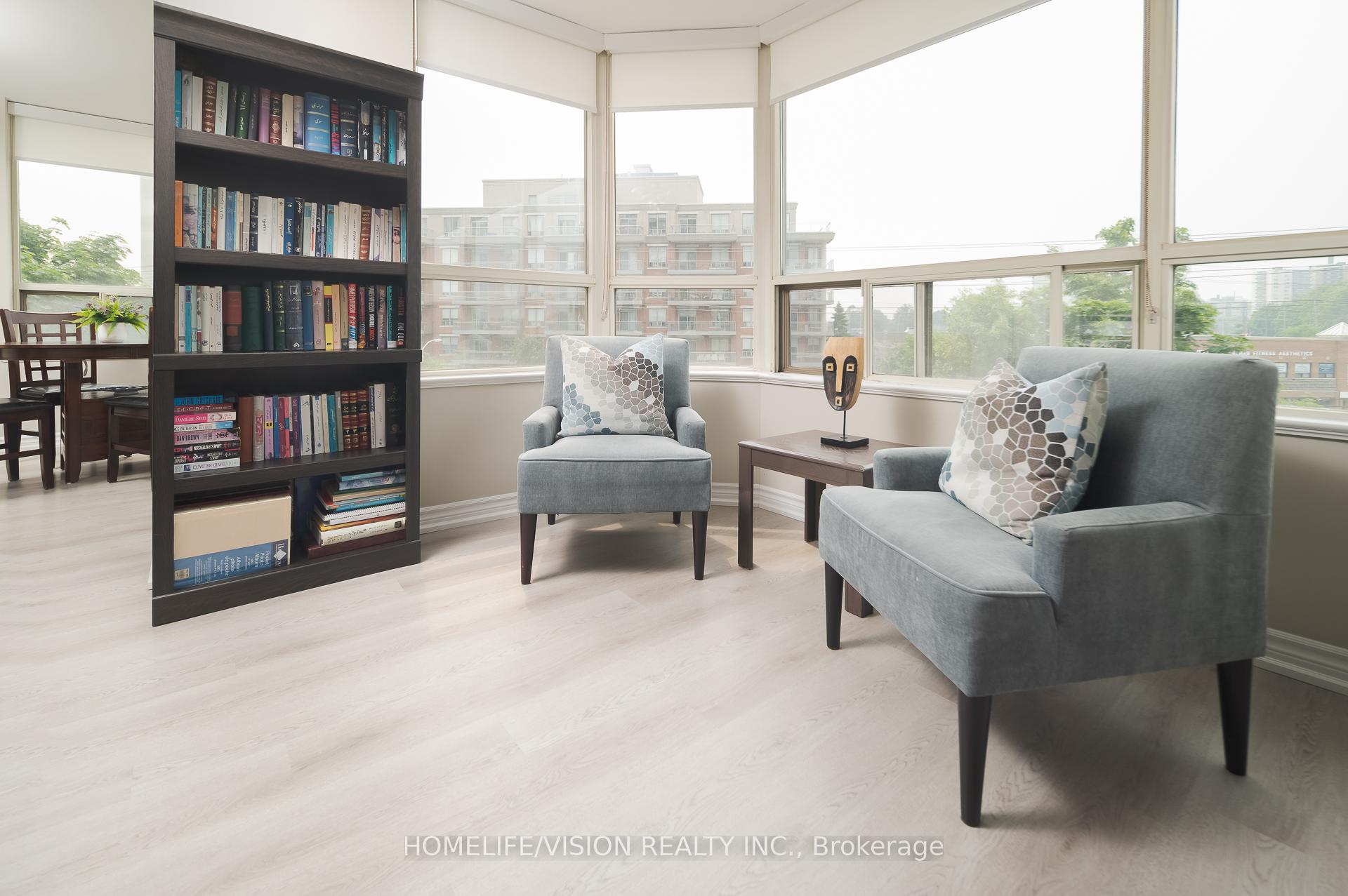 Photo 7 of Unit 413, 7 Townsgate Drive, Vaughan, Crestwood-Springfarm-Yorkhill — HOMEH