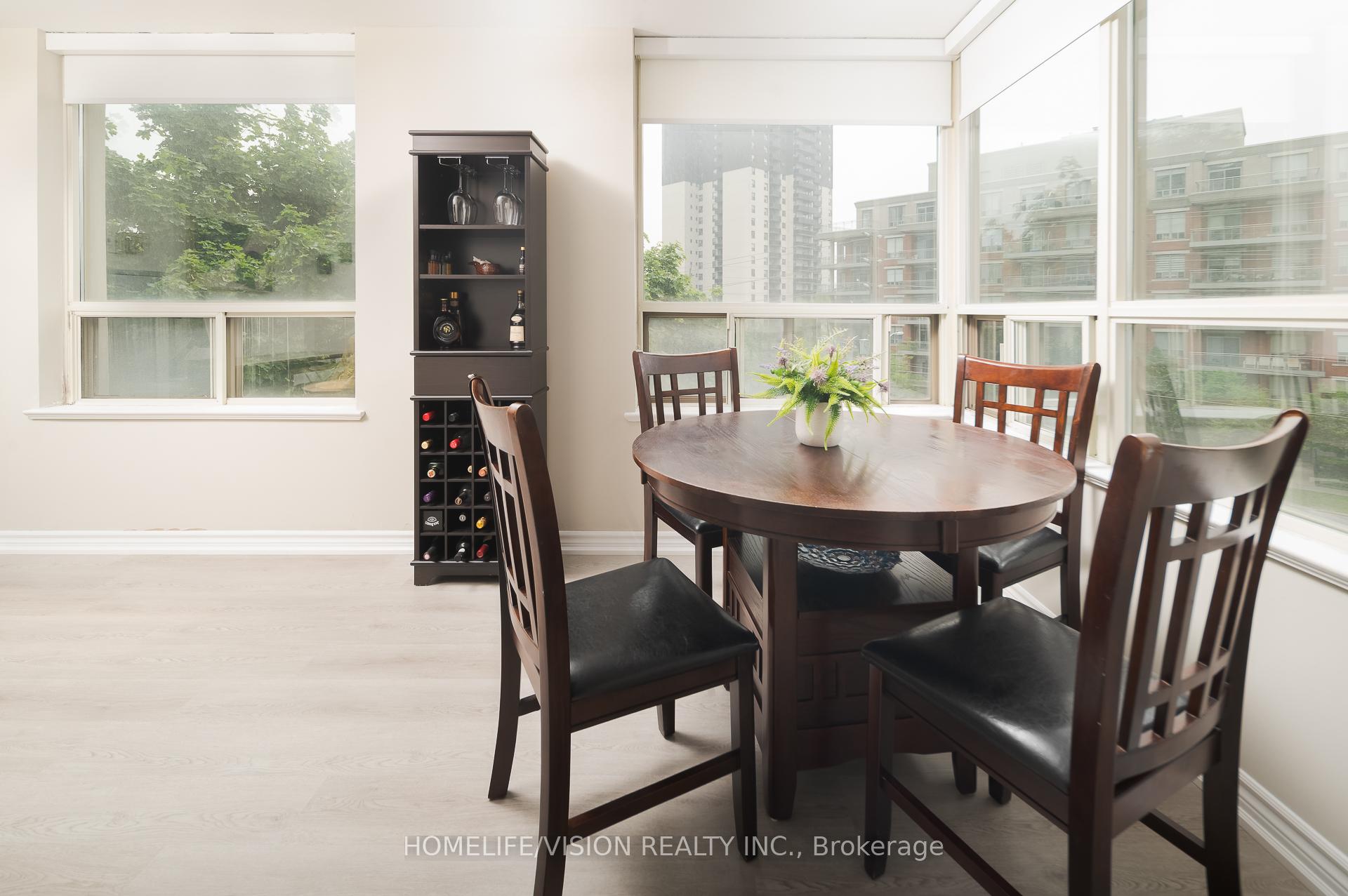 Photo 8 of Unit 413, 7 Townsgate Drive, Vaughan, Crestwood-Springfarm-Yorkhill — HOMEH