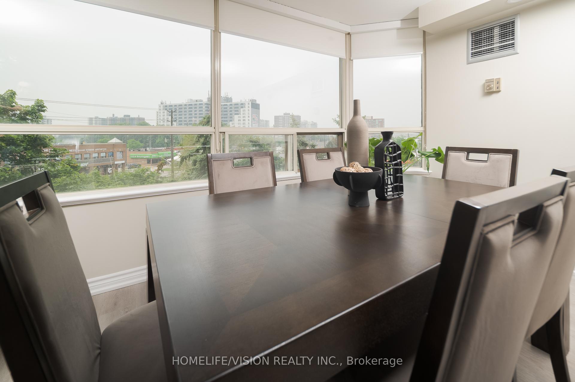 Photo 9 of Unit 413, 7 Townsgate Drive, Vaughan, Crestwood-Springfarm-Yorkhill — HOMEH