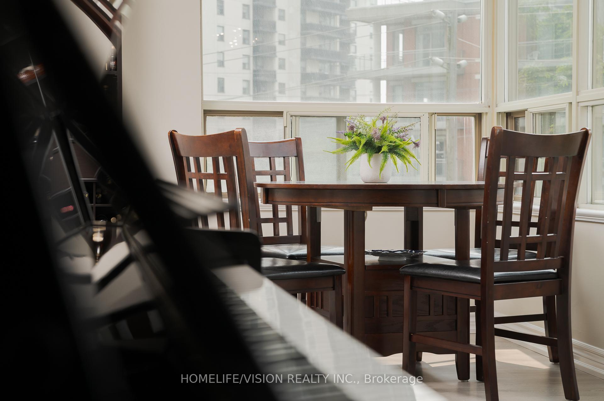 Photo 12 of Unit 413, 7 Townsgate Drive, Vaughan, Crestwood-Springfarm-Yorkhill — HOMEH