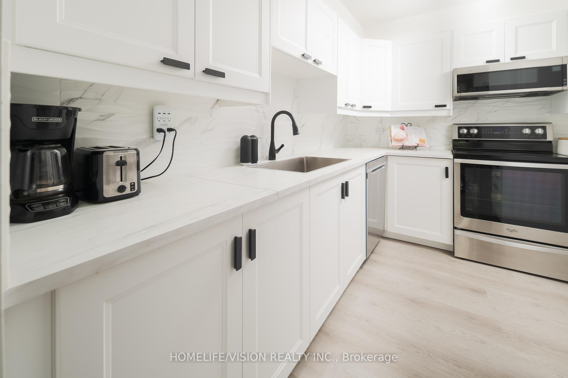 Photo 14 of Unit 413, 7 Townsgate Drive, Vaughan, Crestwood-Springfarm-Yorkhill — HOMEH
