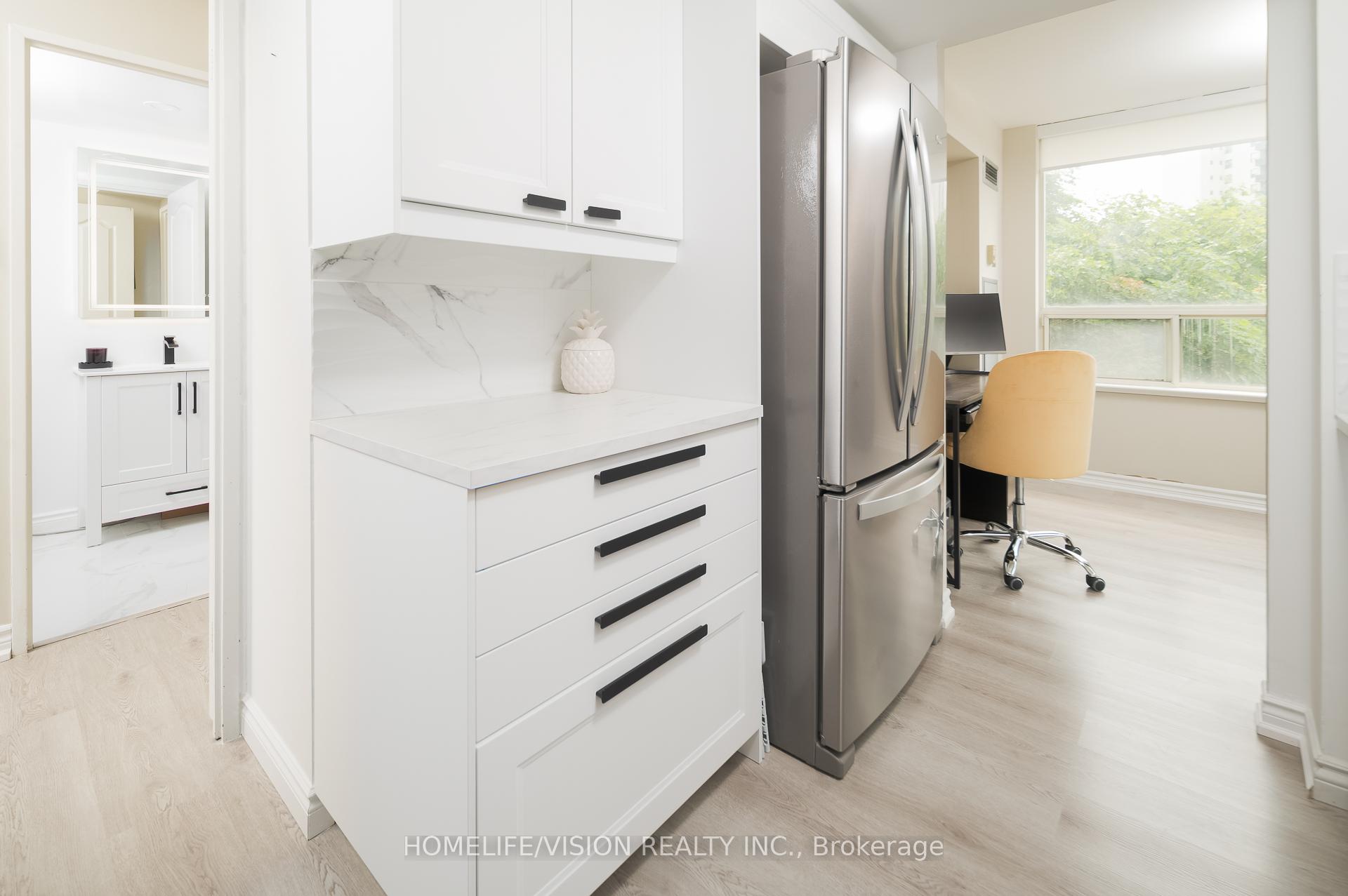 Photo 15 of Unit 413, 7 Townsgate Drive, Vaughan, Crestwood-Springfarm-Yorkhill — HOMEH