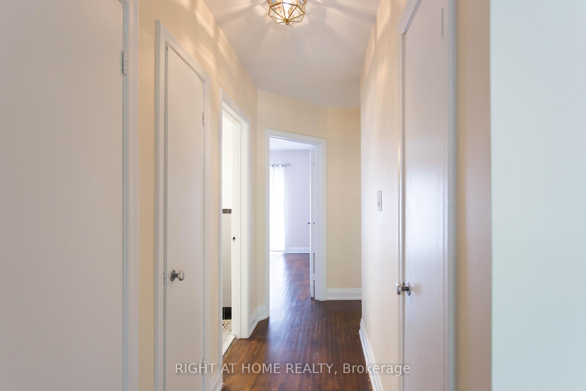 Photo 8 of 30 Northampton Drive, Etobicoke, Islington-City Centre West — HOMEH