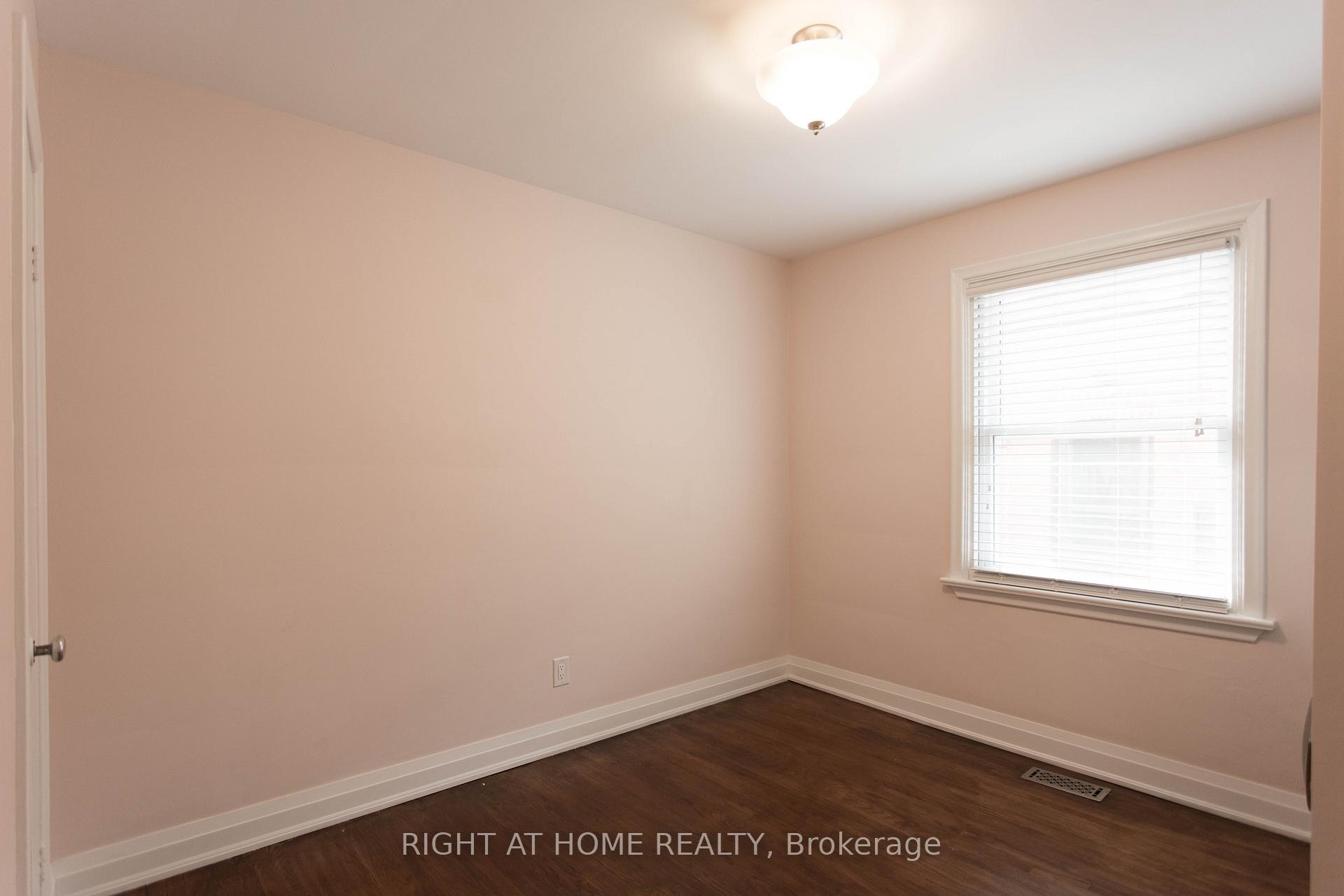 Photo 10 of 30 Northampton Drive, Etobicoke, Islington-City Centre West — HOMEH