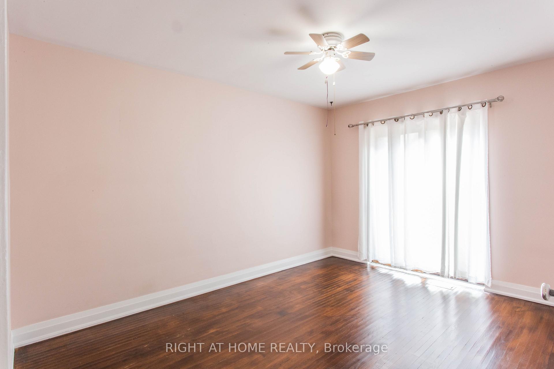 Photo 11 of 30 Northampton Drive, Etobicoke, Islington-City Centre West — HOMEH