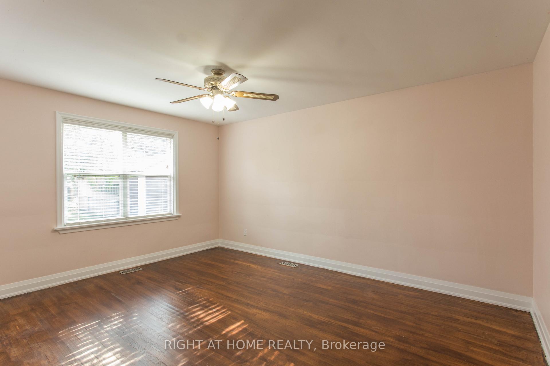 Photo 13 of 30 Northampton Drive, Etobicoke, Islington-City Centre West — HOMEH