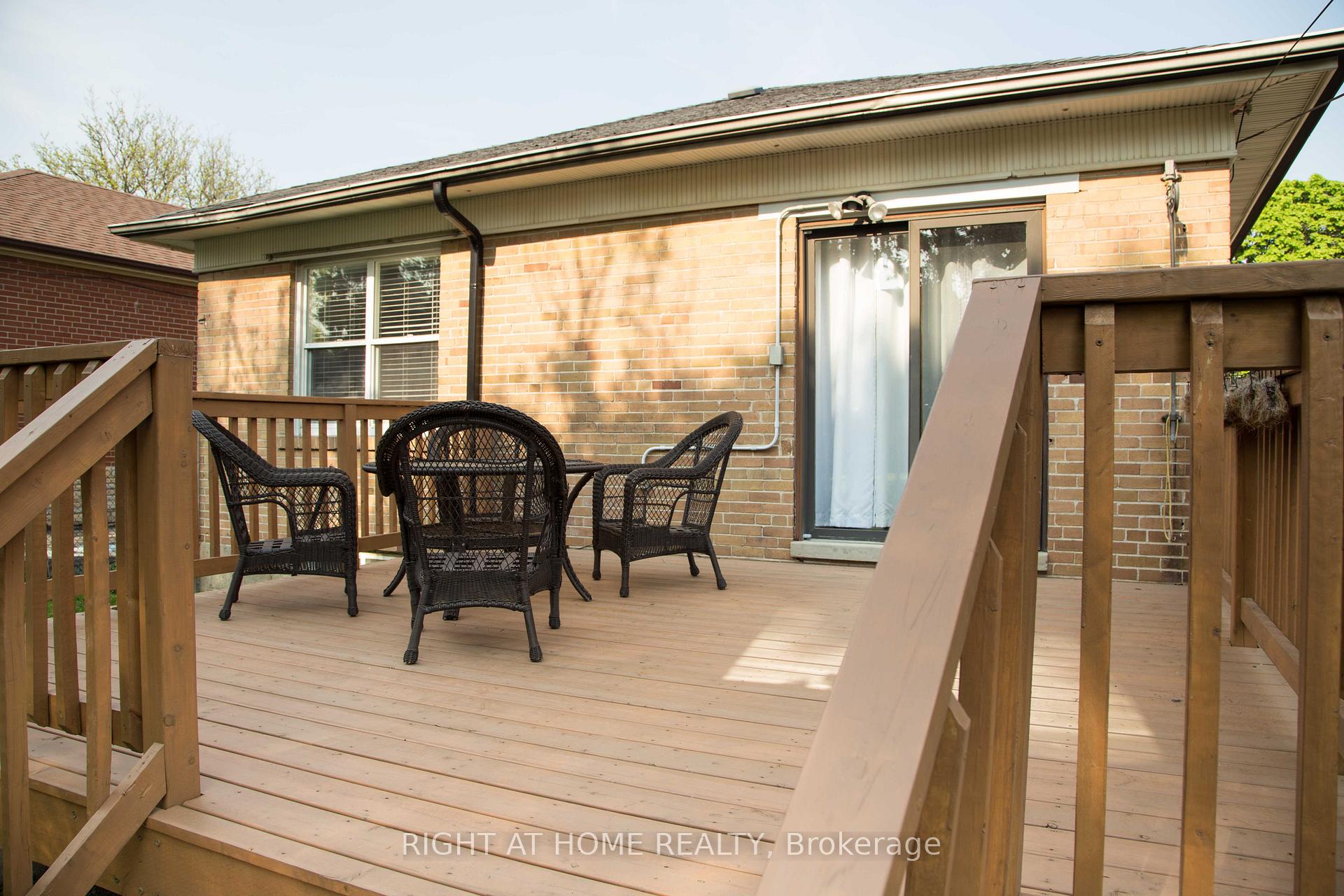Photo 17 of 30 Northampton Drive, Etobicoke, Islington-City Centre West — HOMEH