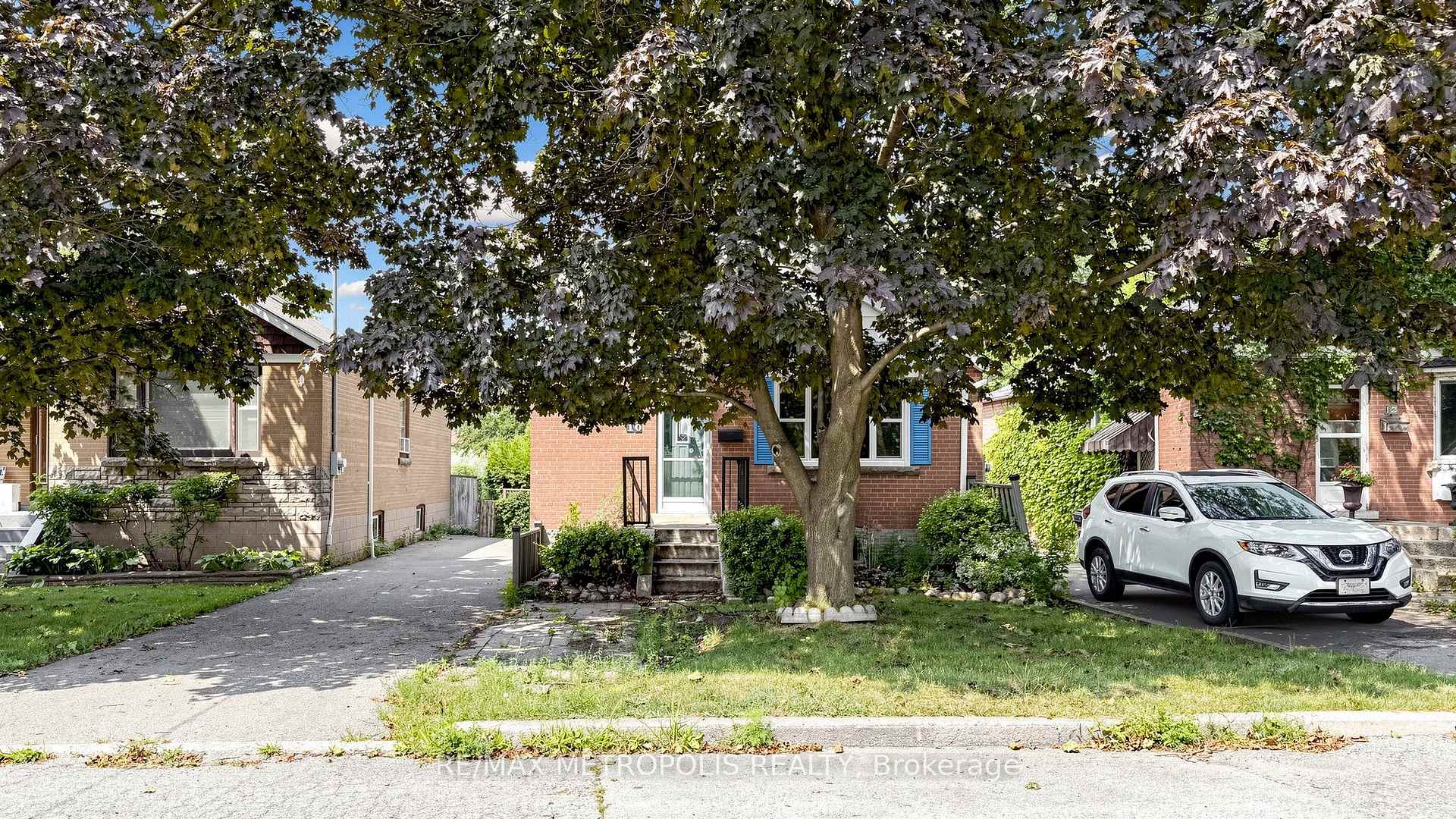 Photo 1 of 10 Davidson Avenue, Scarborough, Clairlea-Birchmount — HOMEH