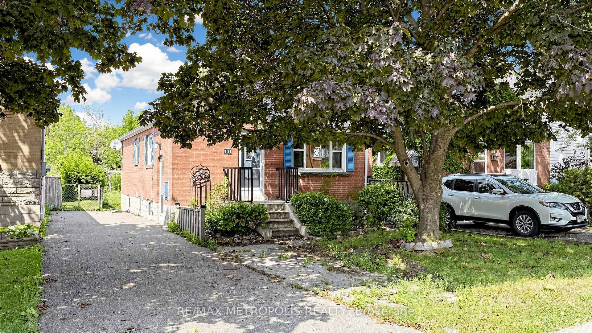 Photo 2 of 10 Davidson Avenue, Scarborough, Clairlea-Birchmount — HOMEH