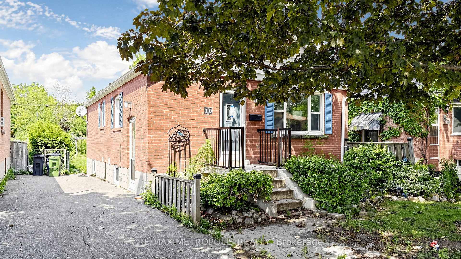 Photo 4 of 10 Davidson Avenue, Scarborough, Clairlea-Birchmount — HOMEH