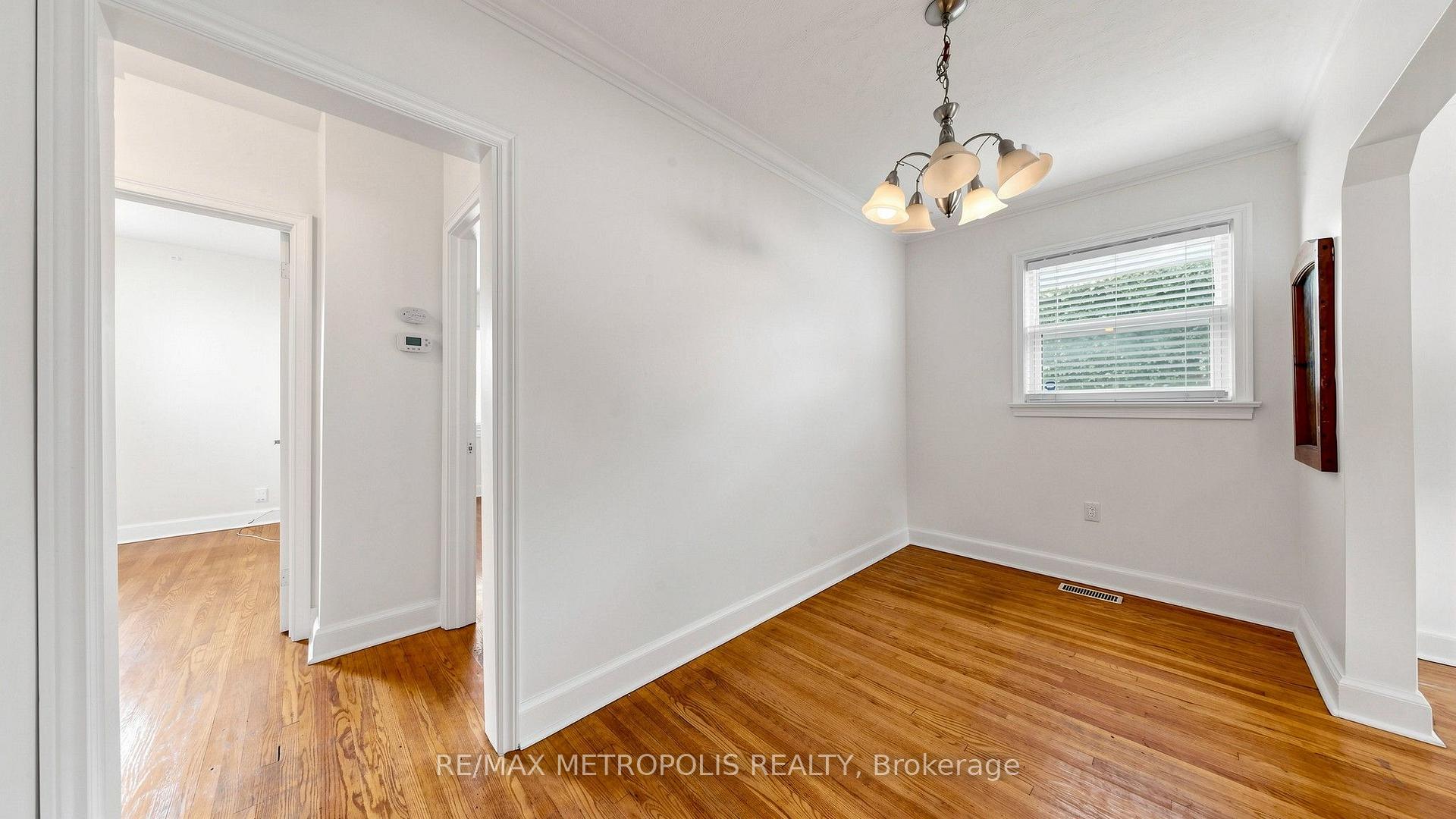 Photo 10 of 10 Davidson Avenue, Scarborough, Clairlea-Birchmount — HOMEH