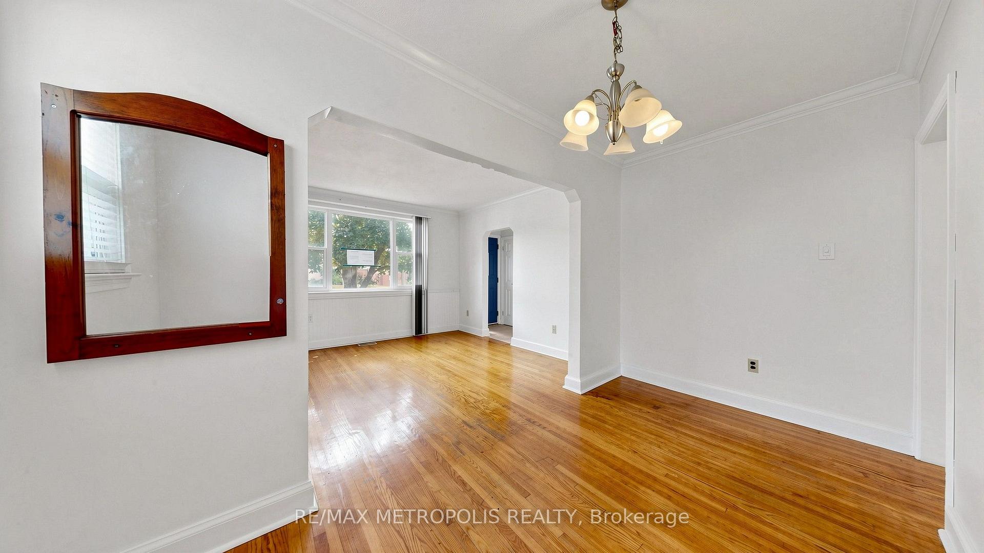 Photo 11 of 10 Davidson Avenue, Scarborough, Clairlea-Birchmount — HOMEH