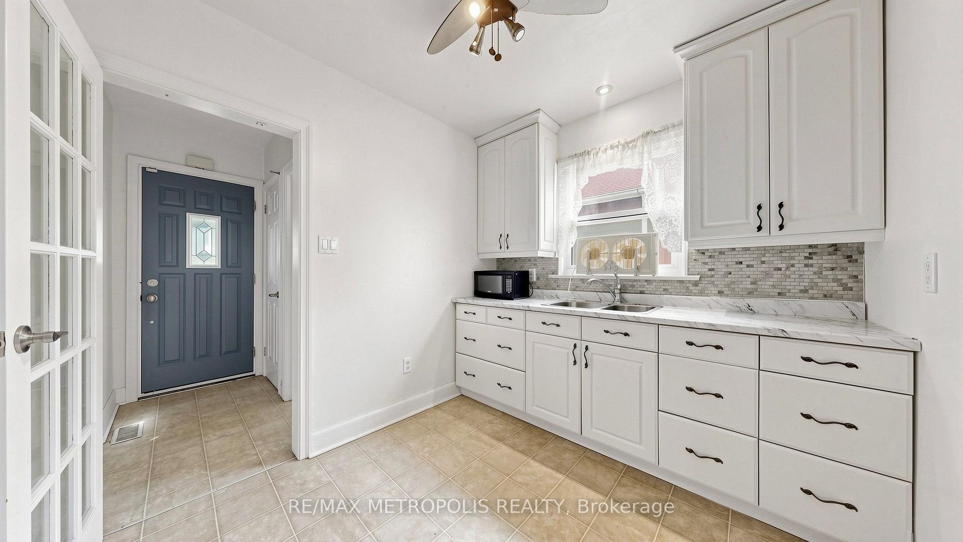 Photo 14 of 10 Davidson Avenue, Scarborough, Clairlea-Birchmount — HOMEH