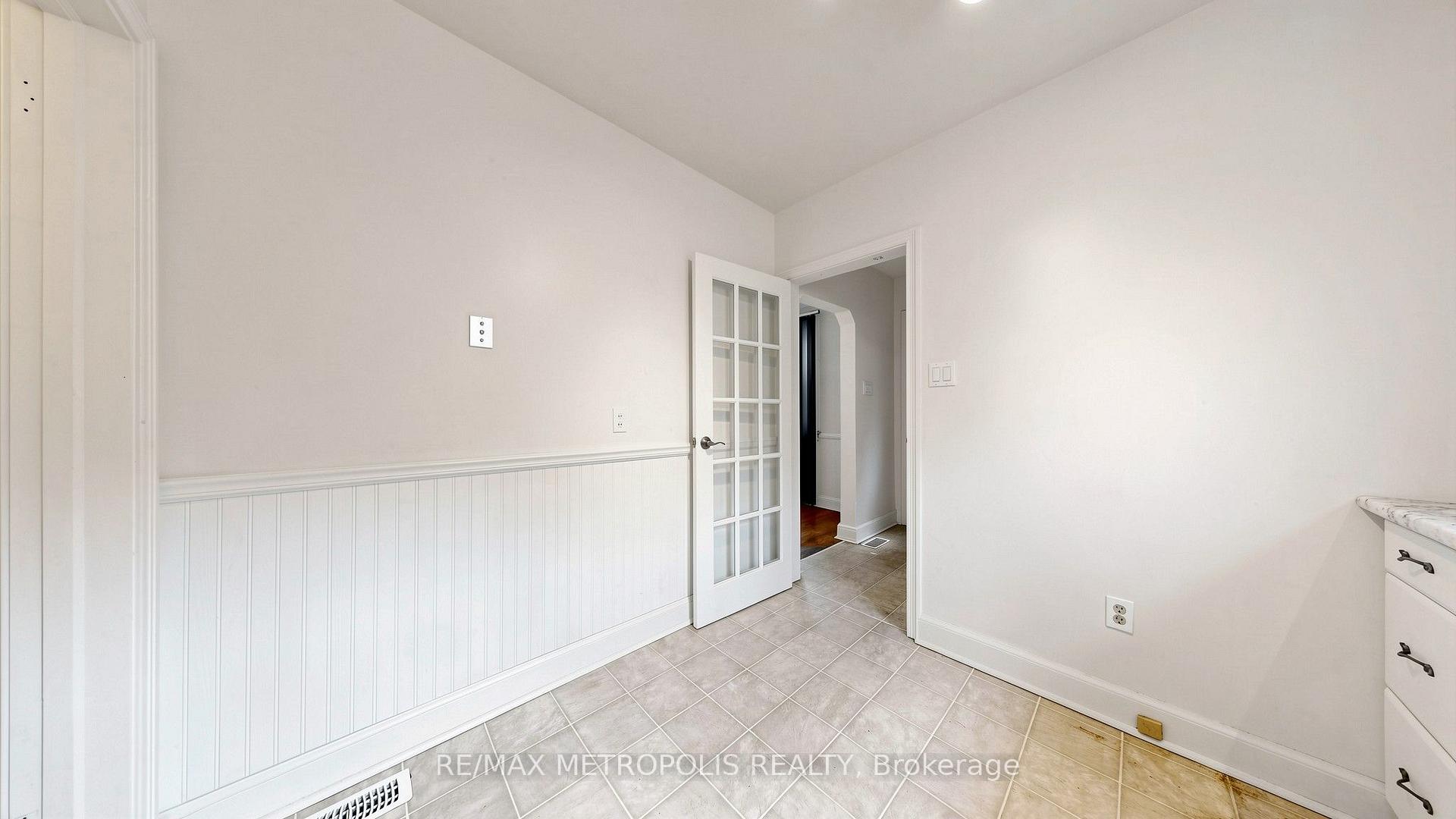 Photo 15 of 10 Davidson Avenue, Scarborough, Clairlea-Birchmount — HOMEH