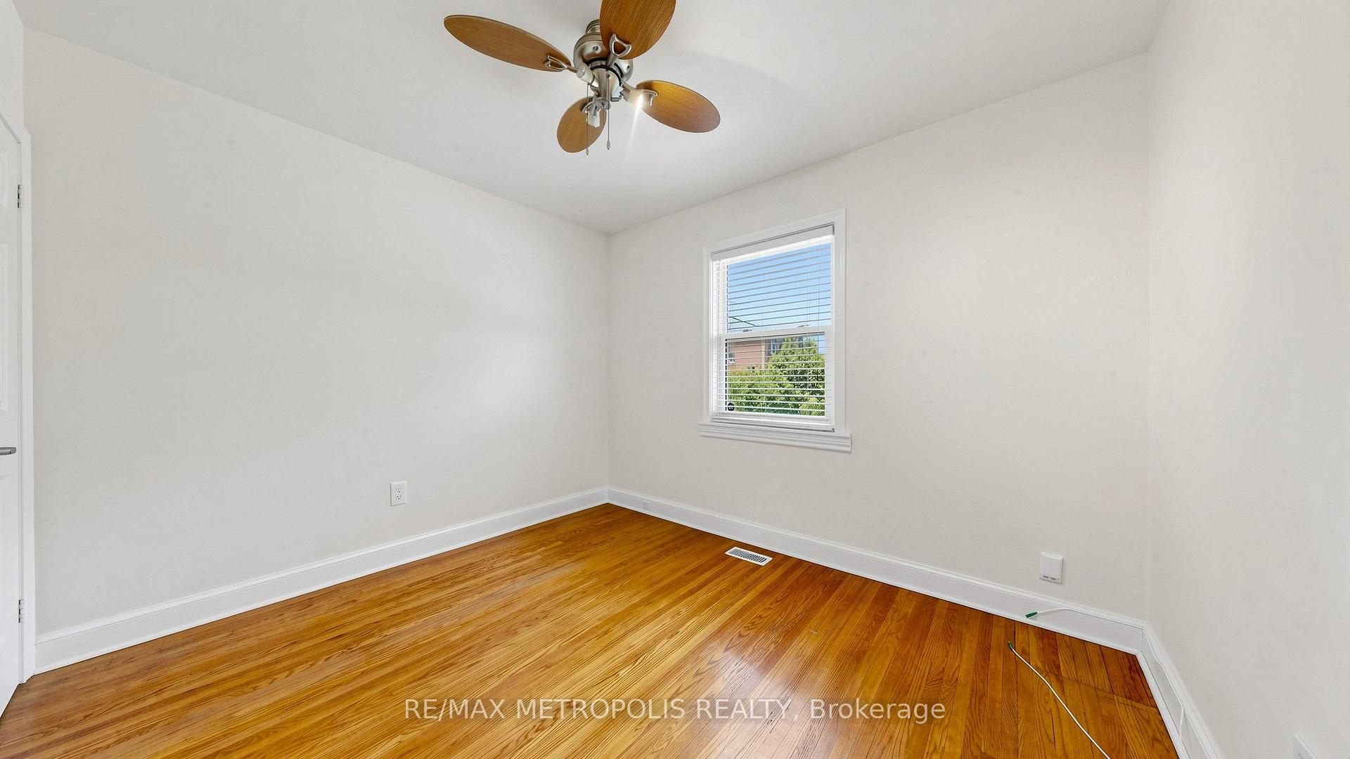Photo 20 of 10 Davidson Avenue, Scarborough, Clairlea-Birchmount — HOMEH