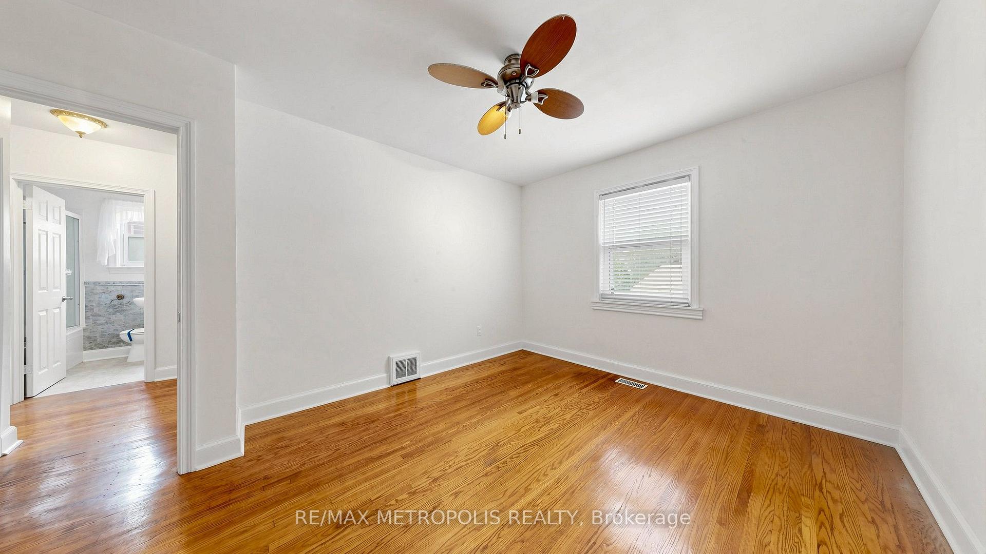 Photo 23 of 10 Davidson Avenue, Scarborough, Clairlea-Birchmount — HOMEH