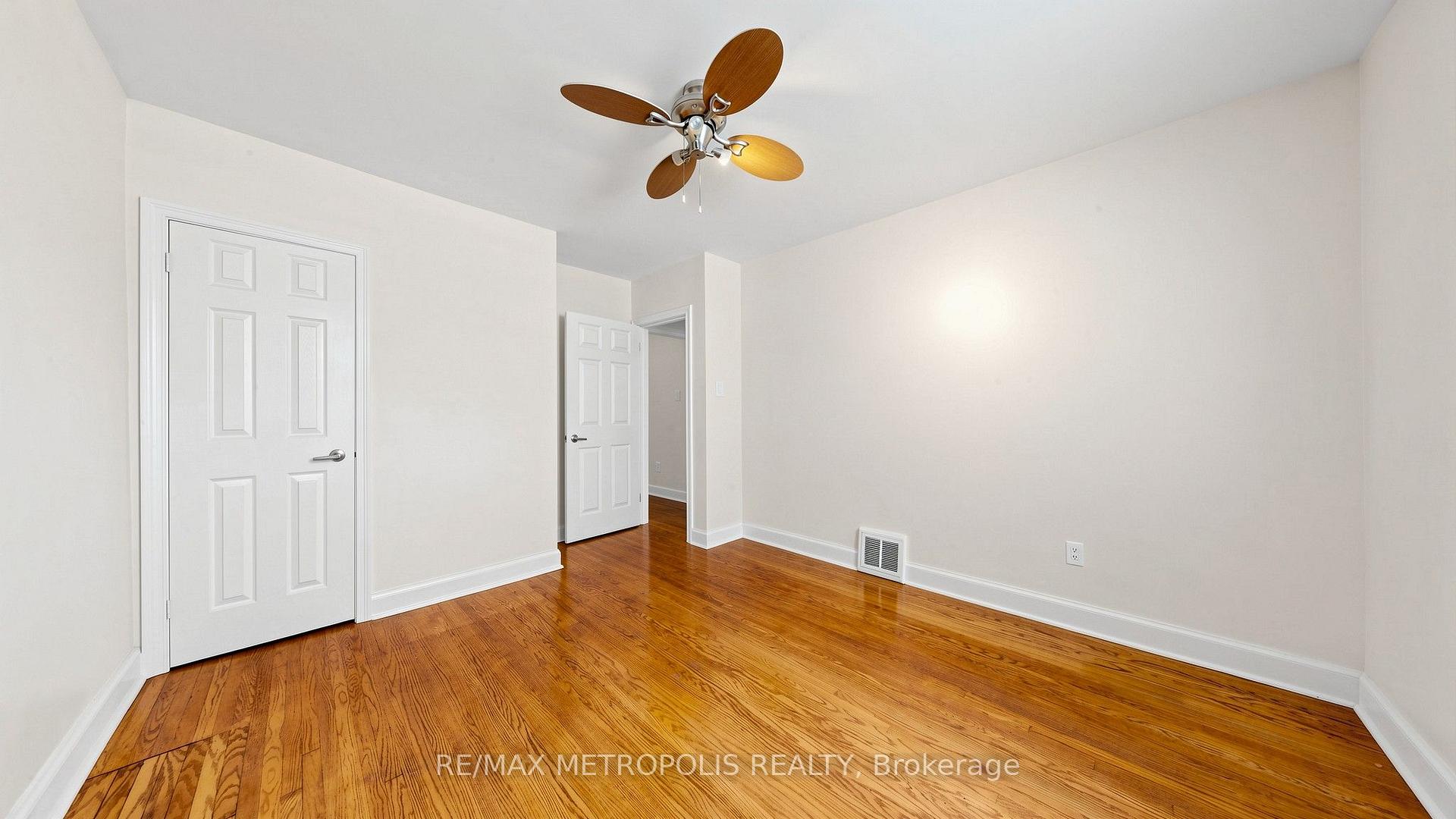 Photo 24 of 10 Davidson Avenue, Scarborough, Clairlea-Birchmount — HOMEH