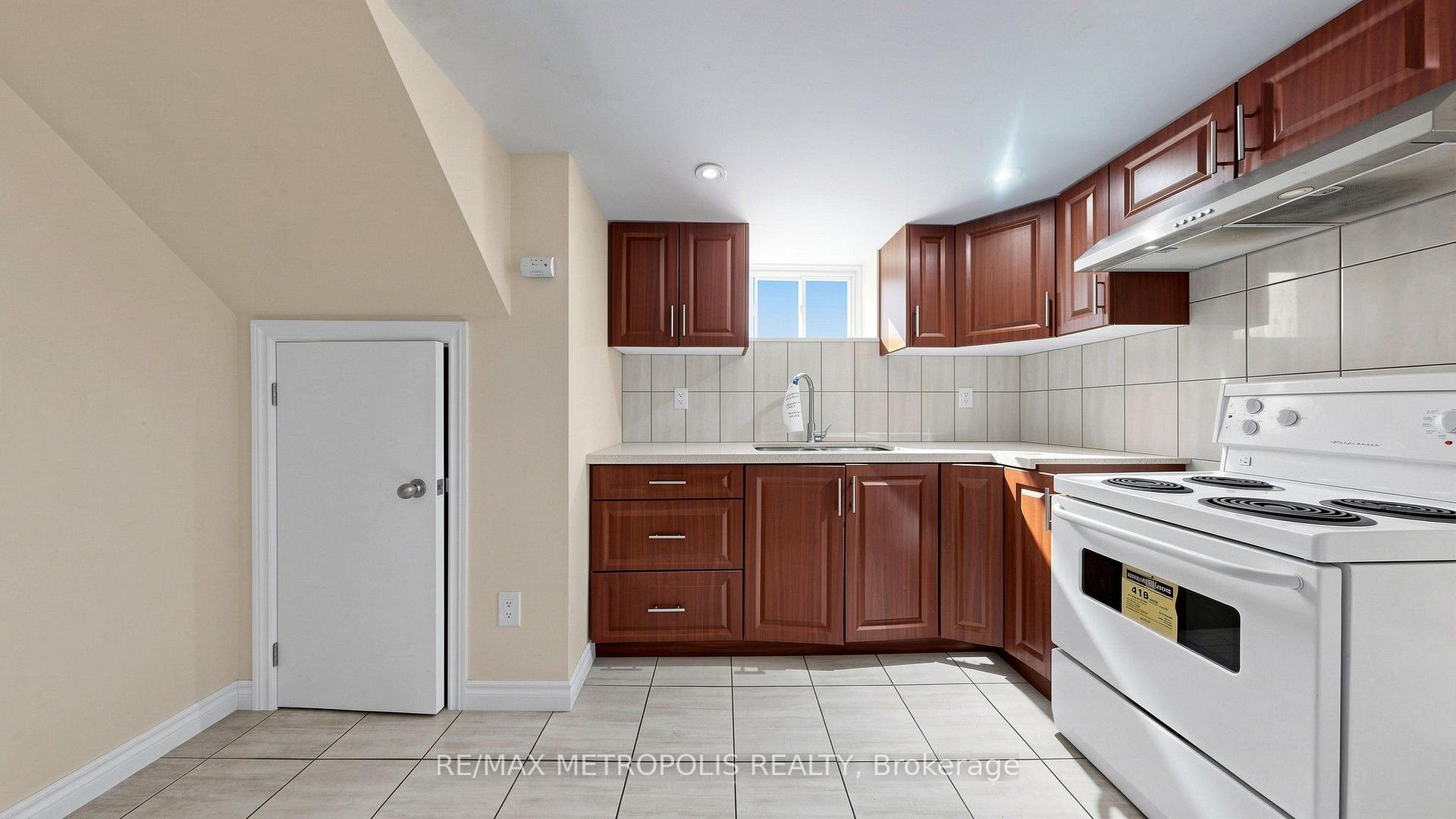Photo 26 of 10 Davidson Avenue, Scarborough, Clairlea-Birchmount — HOMEH