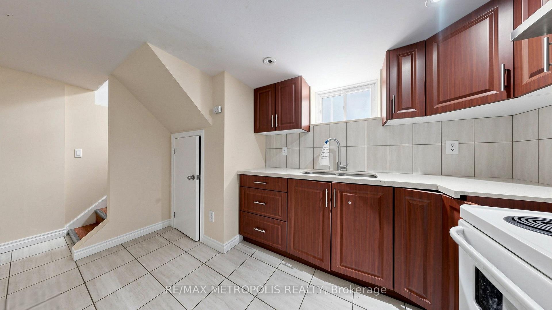 Photo 27 of 10 Davidson Avenue, Scarborough, Clairlea-Birchmount — HOMEH